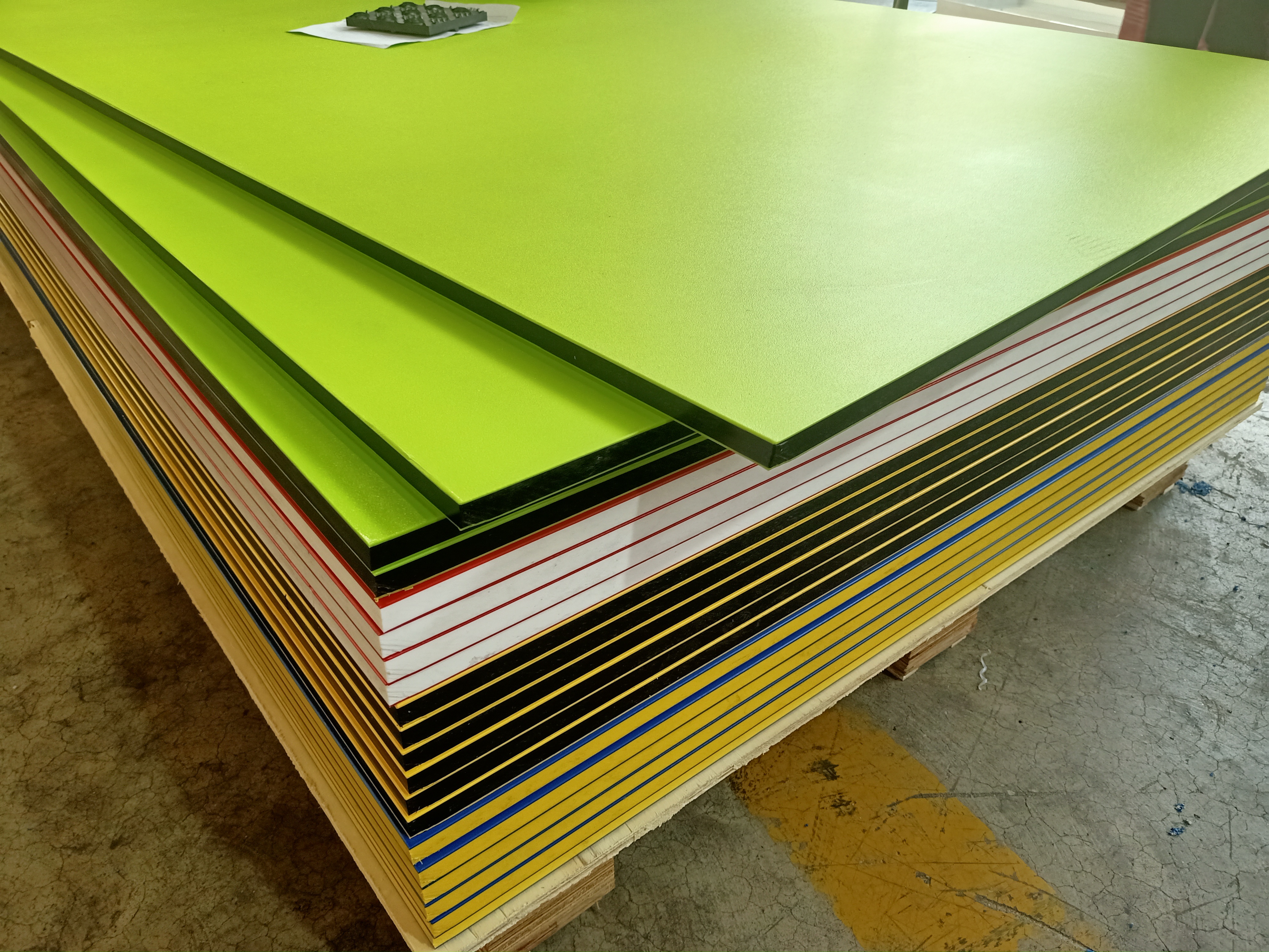 Two-Color Laminated HDPE Board 20mm Thick Frosted Polyethylene Orange Peel Matt Texture UV Resistant Smooth Surface Colorful PE