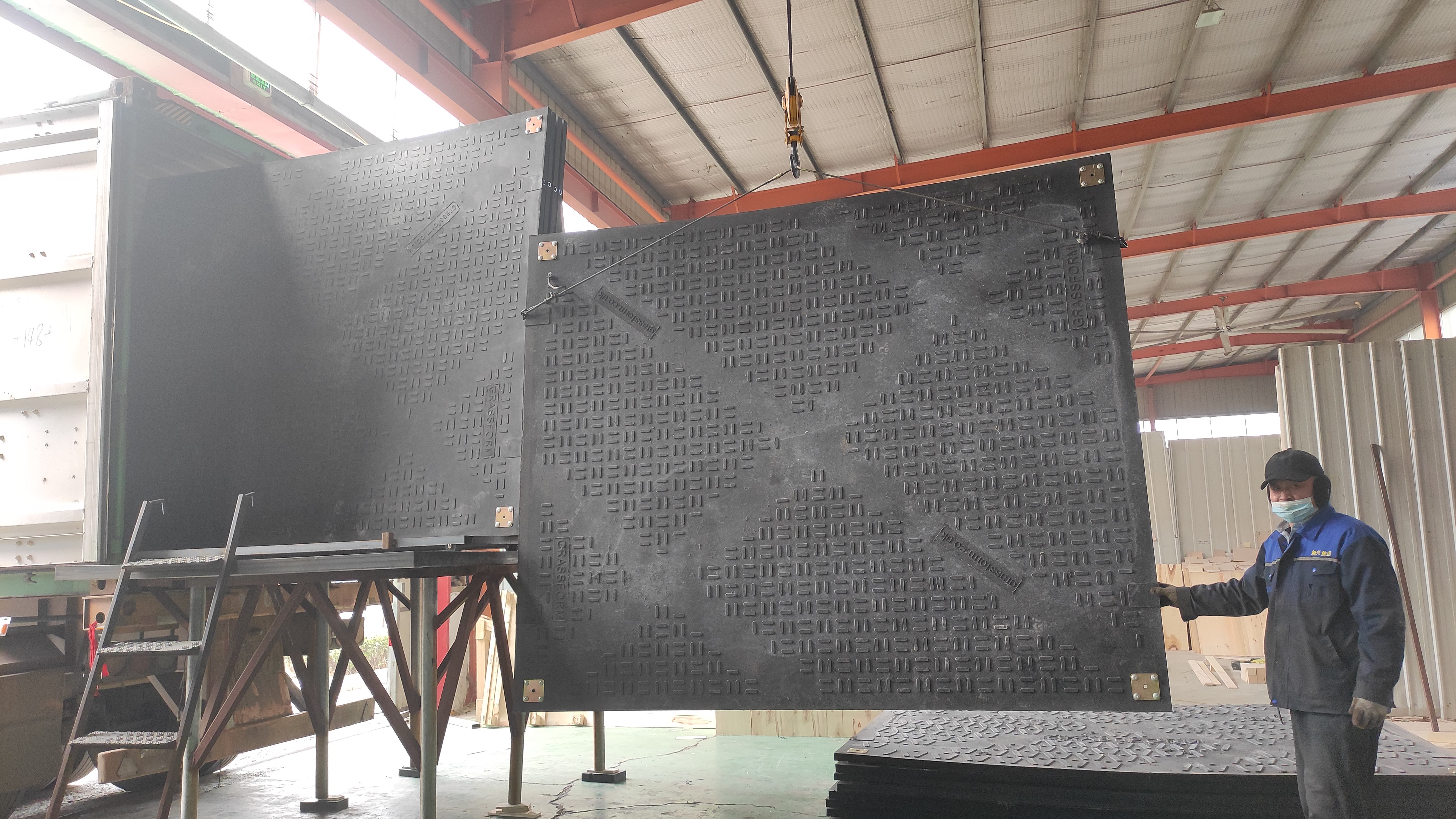 Heavy-duty Ground Protection Mats Provide You with A Safe And Stable Working Environment.