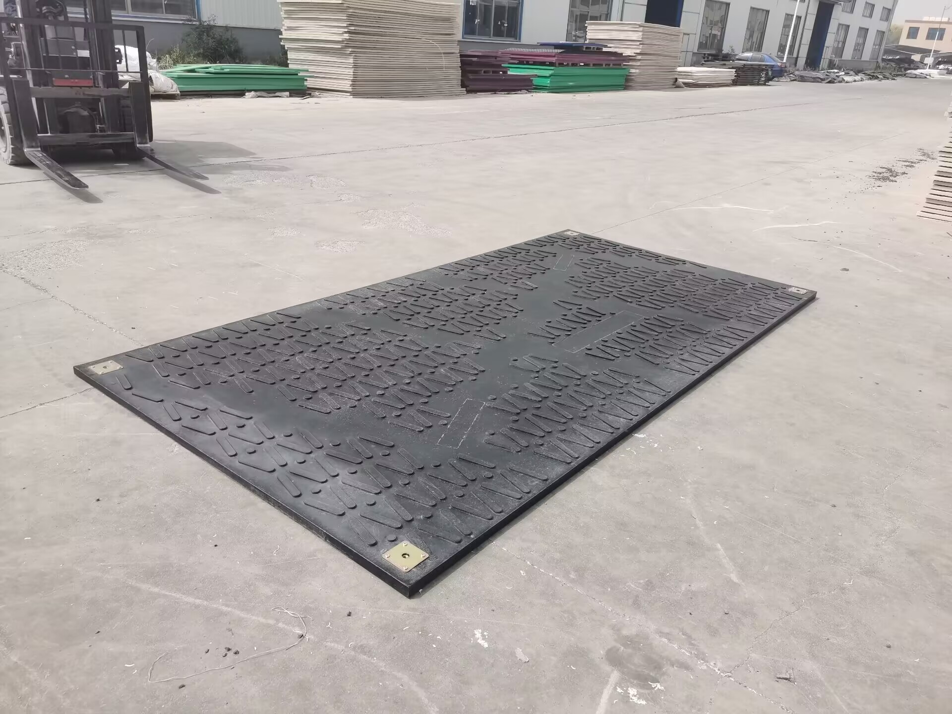 Hdpe Ground Mat Heavy Duty Floor protection Mats Size 3000*2500*38 Mm Used to Protect Floors From Damage by Heavy Equipment.
